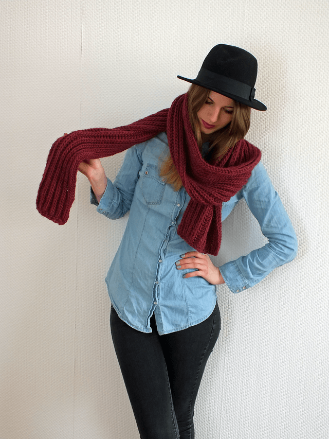 Knit Scarf by Hanna Ulala