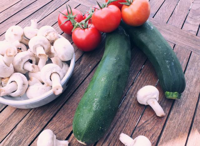summery steamed zucchini with mushrooms and tomatoes