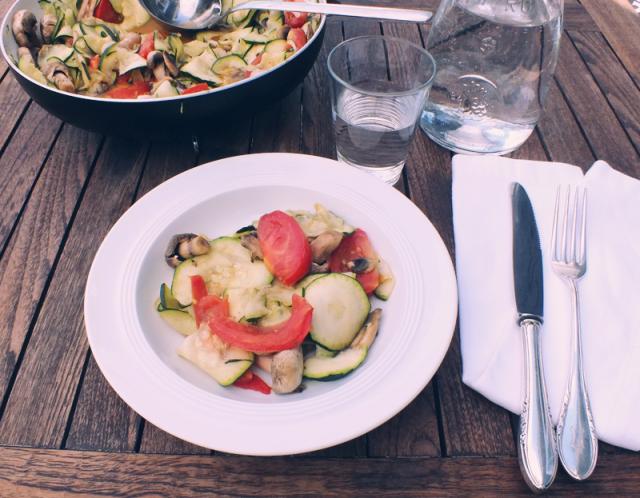 summery steamed zucchini with mushrooms and tomatoes